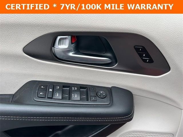 Certified 2024 Chrysler Pacifica Touring-L image 15