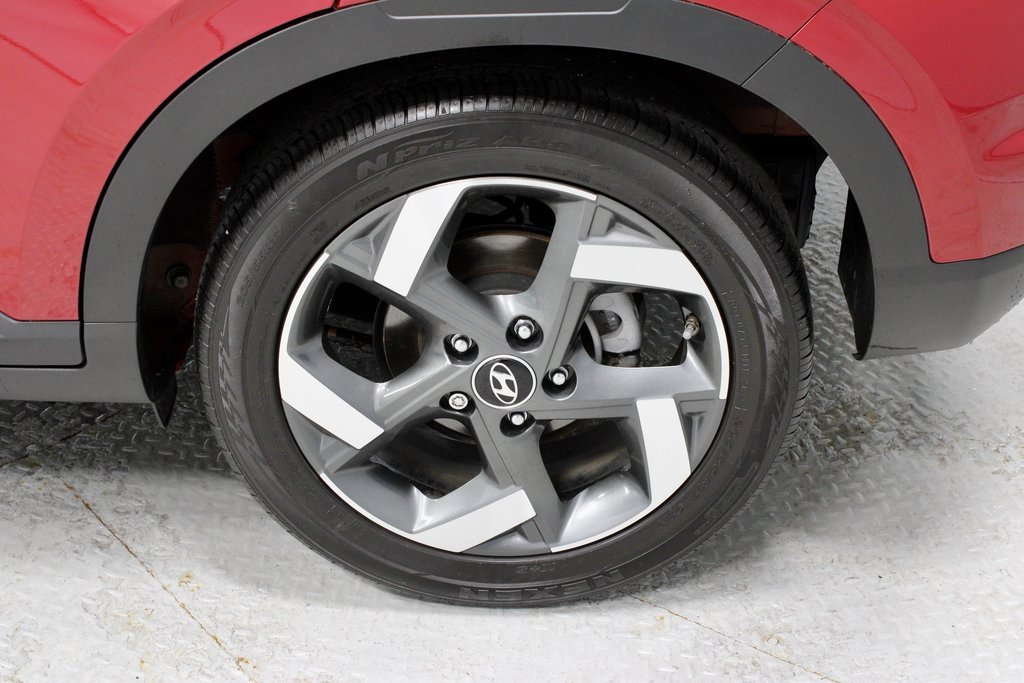 Used 2022 Hyundai Venue SEL image 18