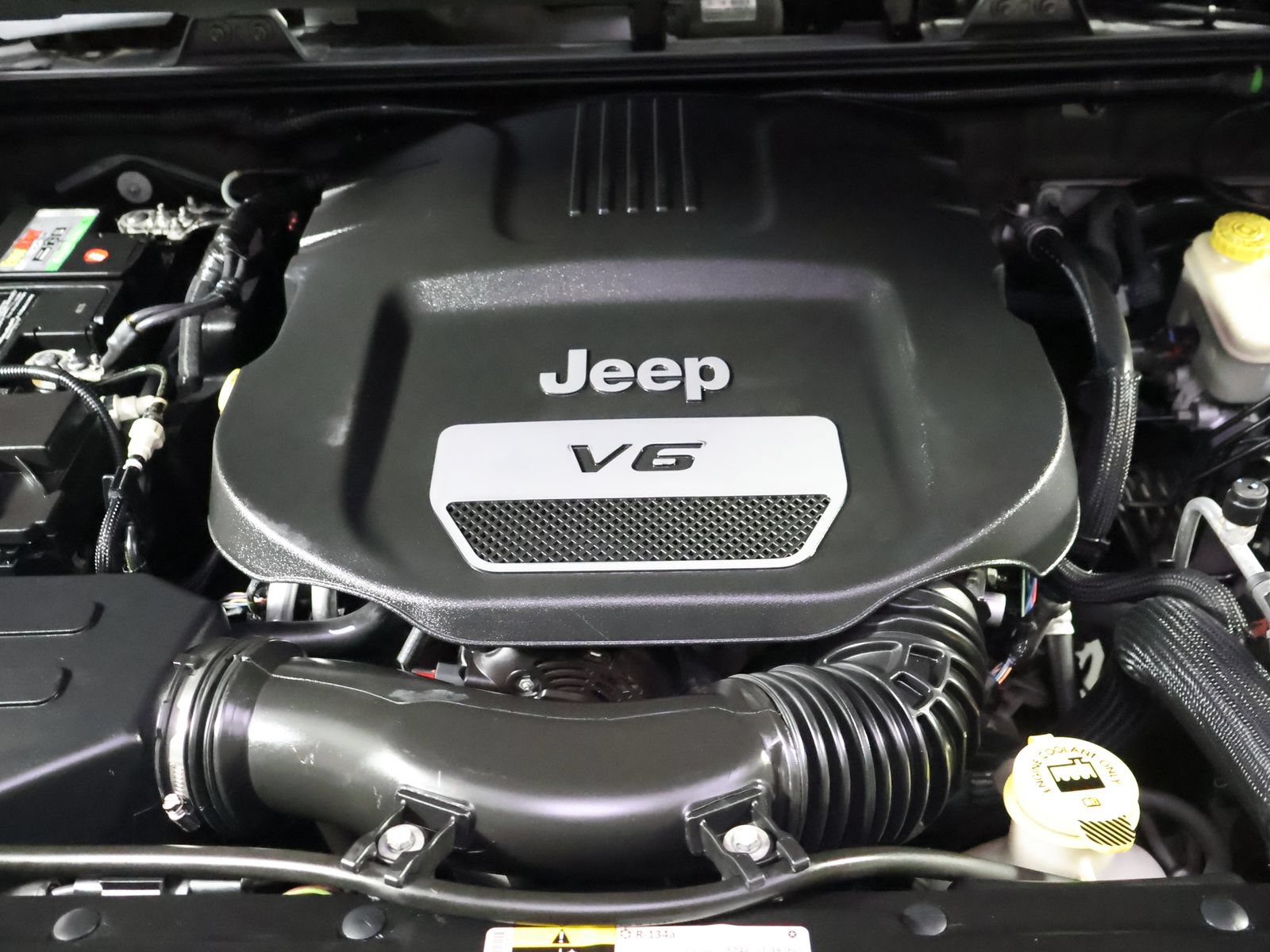 Used 2014 Jeep Wrangler Unlimited Sahara w/ Max Tow Package AWD/4WD image 20