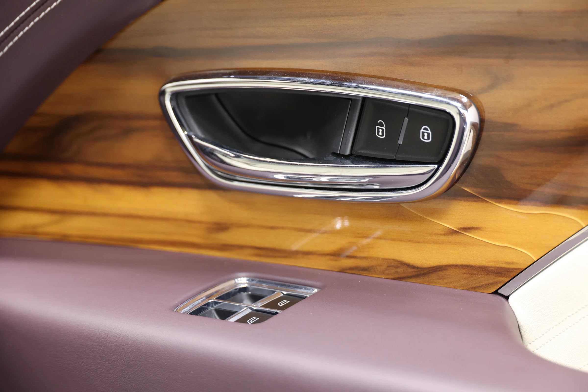 Used 2023 Bentley Bentayga Extended Wheelbase AWD/4WD image 99