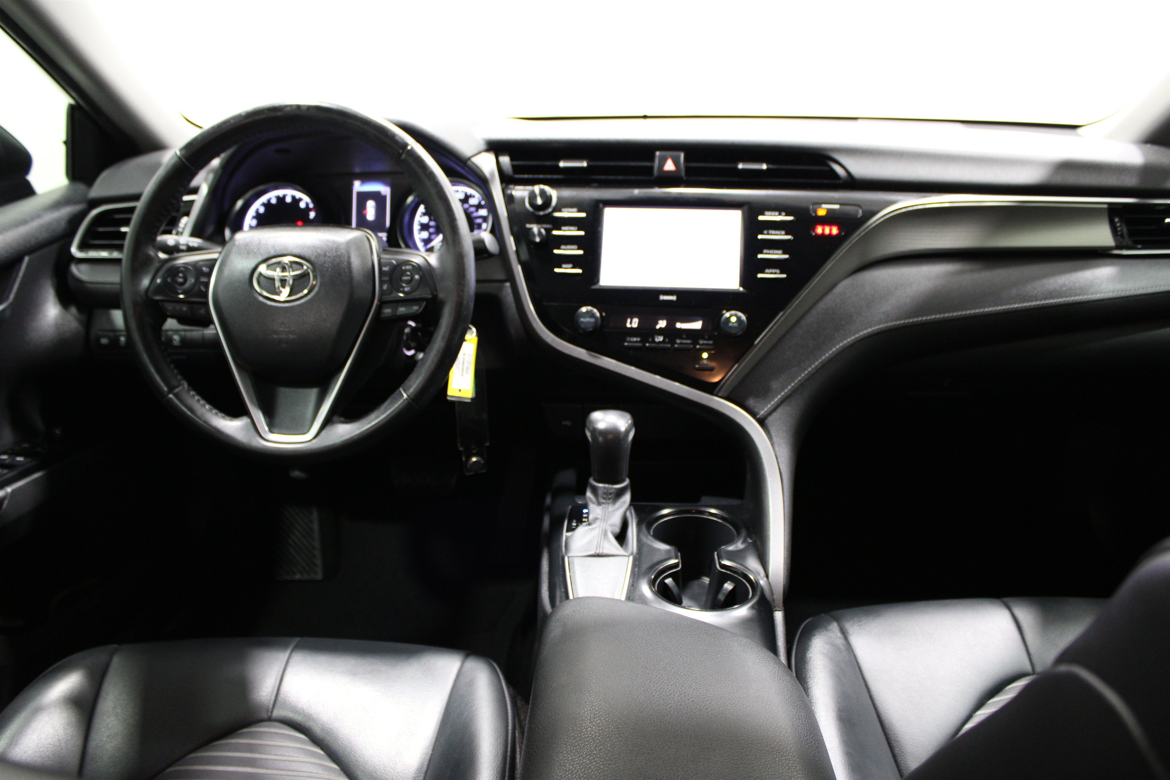 Used 2020 Toyota Camry SE w/ Protection Package (Q2) FWD image 2