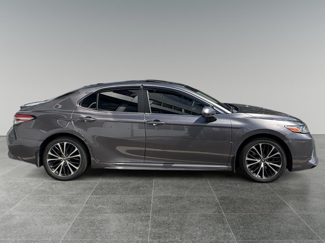 Used 2018 Toyota Camry SE w/ Moonroof Package FWD image 6