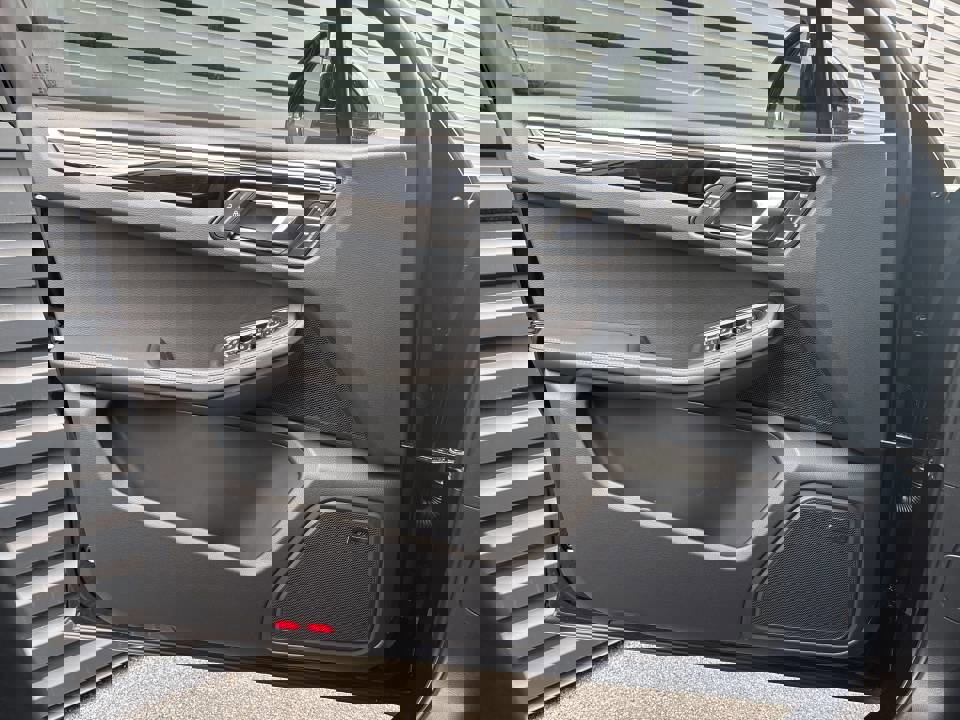 Certified 2026 Porsche Macan image 18