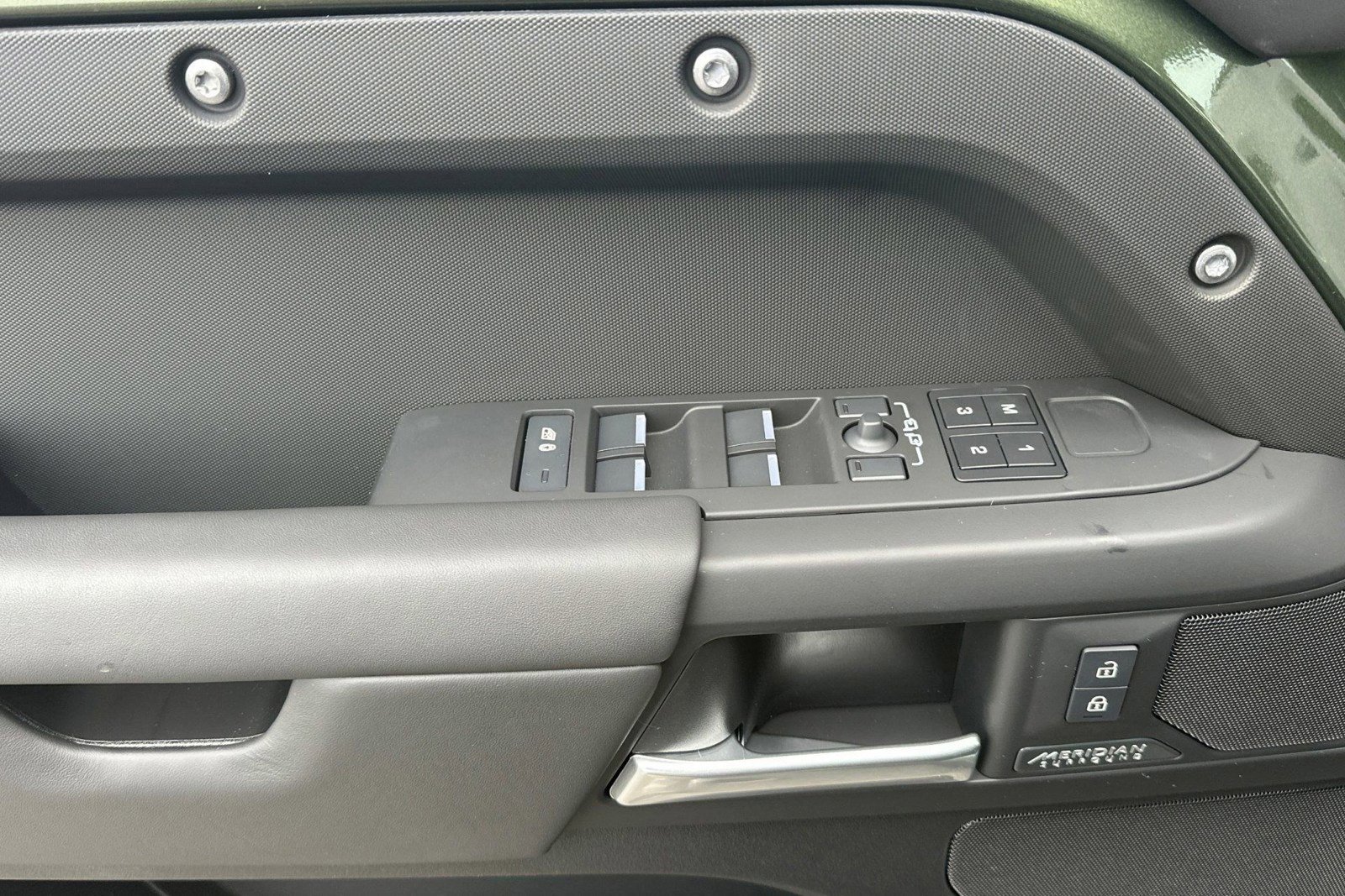 New 2026 Land Rover Defender 130 X-Dynamic SE image 13