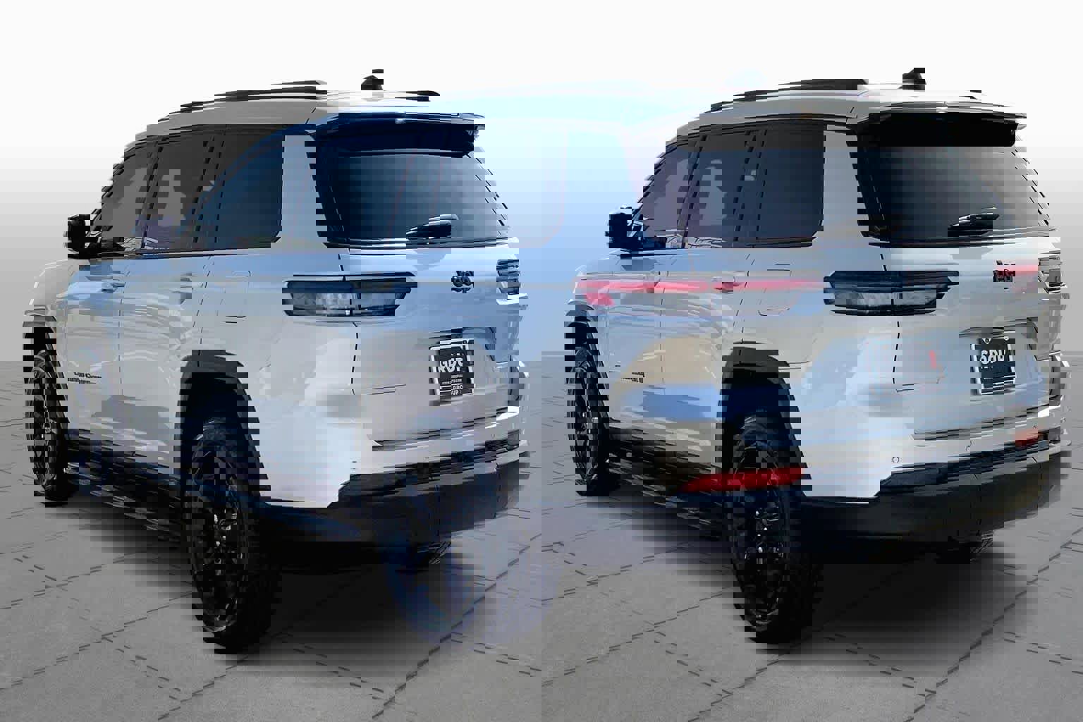 Used 2023 Jeep Grand Cherokee L Laredo image 12