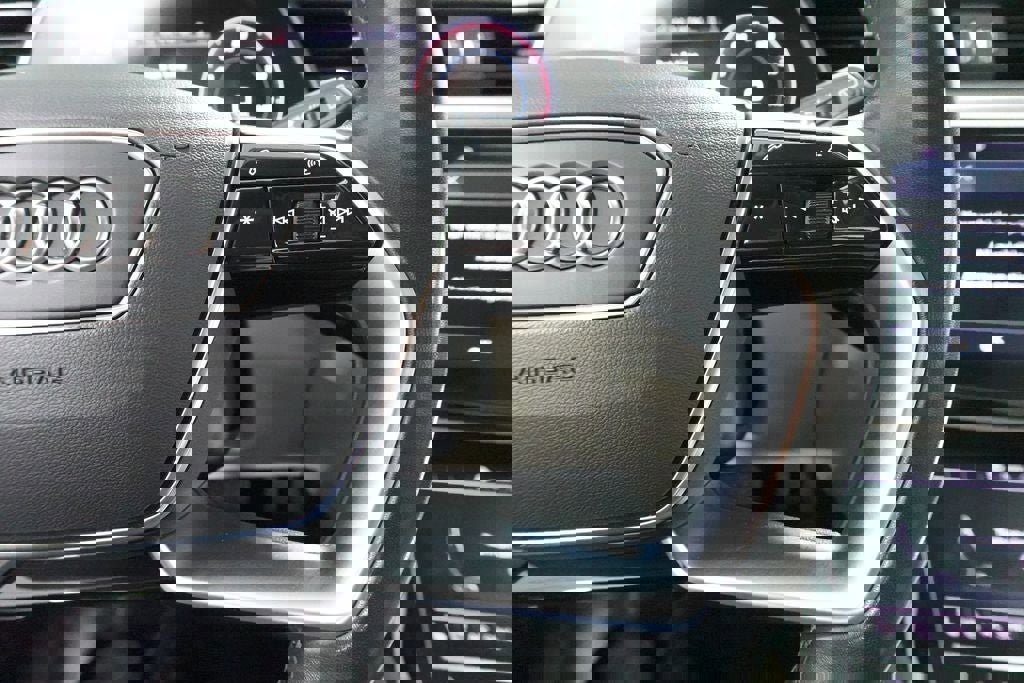 Used 2024 Audi Q8 e-tron Premium Plus w/ Premium Plus Package image 15