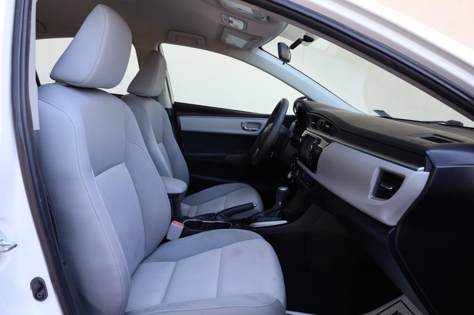 Used 2014 Toyota Corolla LE FWD image 28