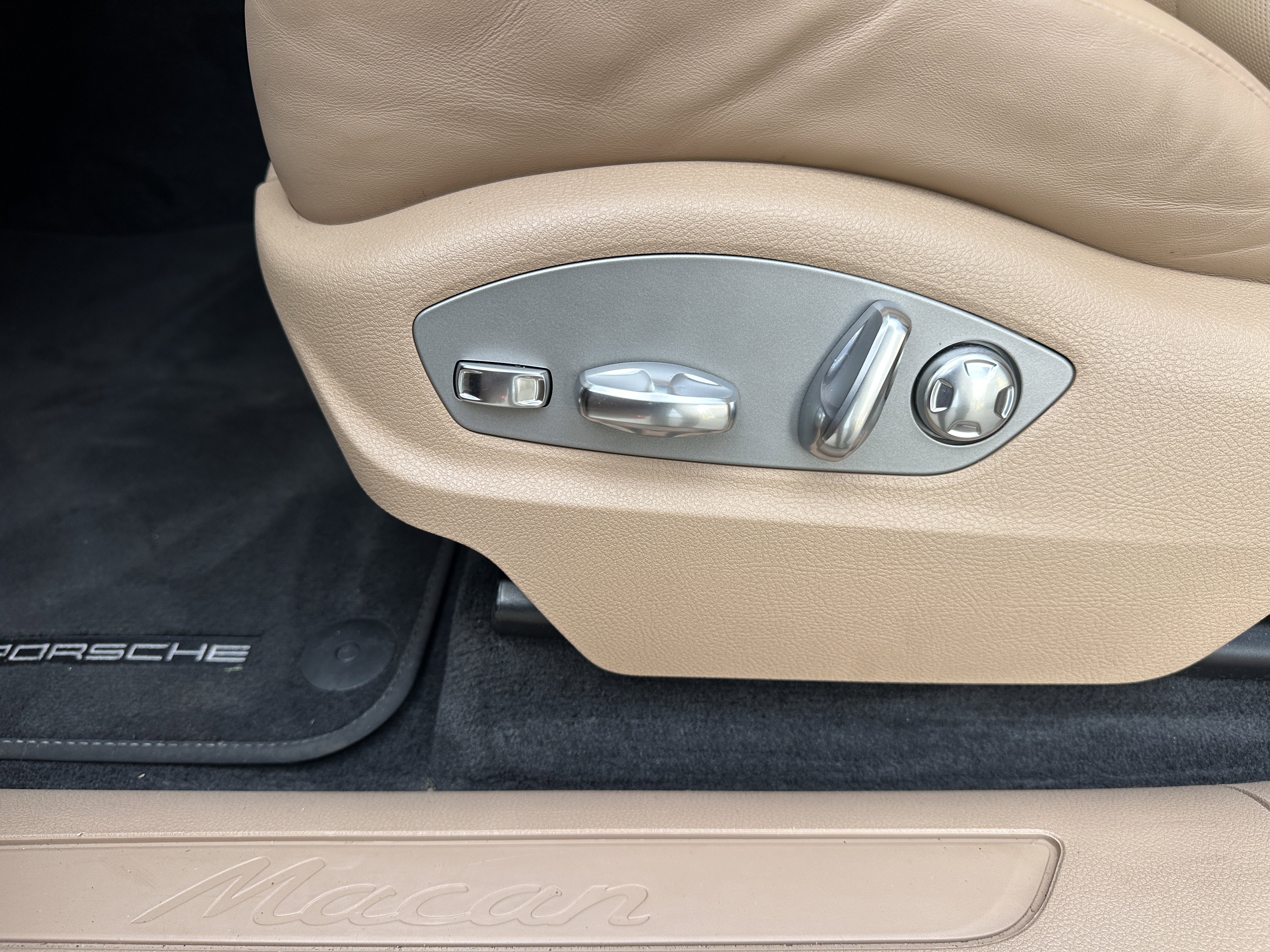 Certified 2023 Porsche Macan image 27