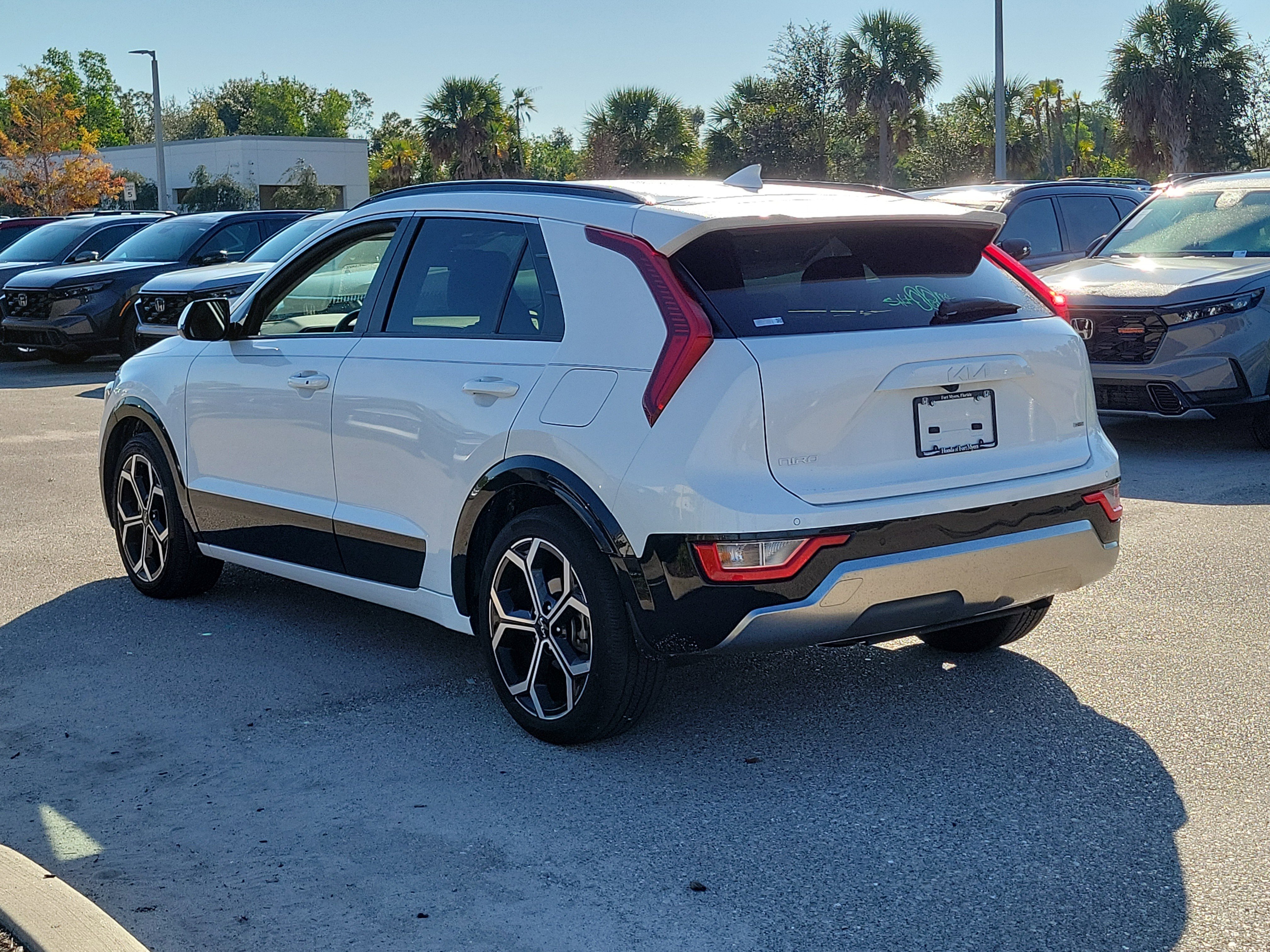 Used 2023 Kia Niro EX Touring image 6