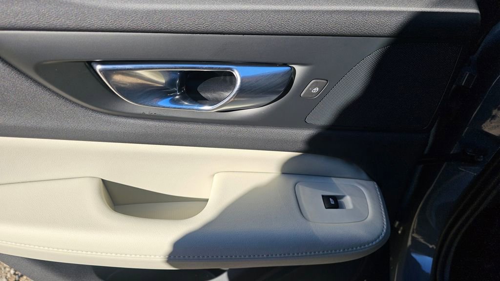 Certified 2024 Volvo V60 B5 Cross Country Ultimate image 15