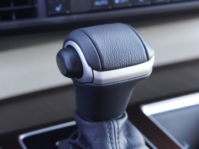 Used 2024 Toyota Sienna XLE FWD image 28