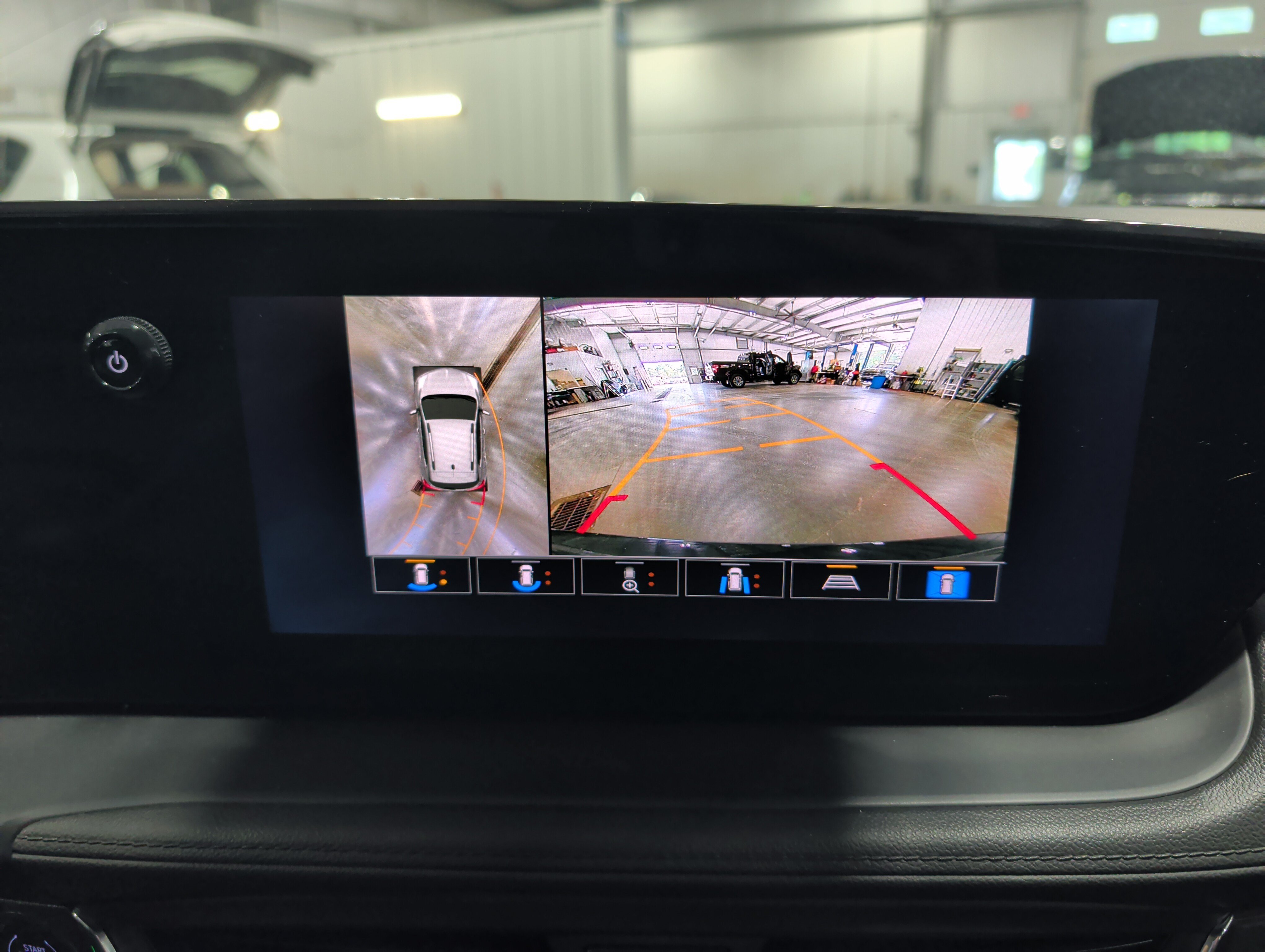 Used 2025 Buick Encore GX Avenir w/ Avenir Technology Package AWD/4WD image 11
