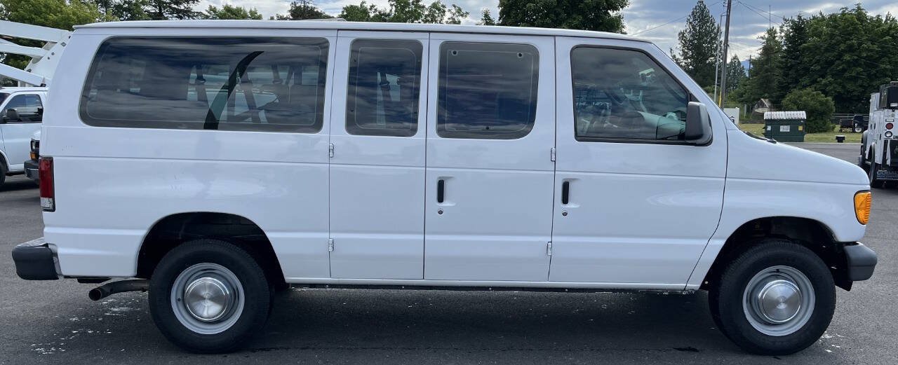 Used 2006 Ford E-350 and Econoline 350 XLT RWD image 4