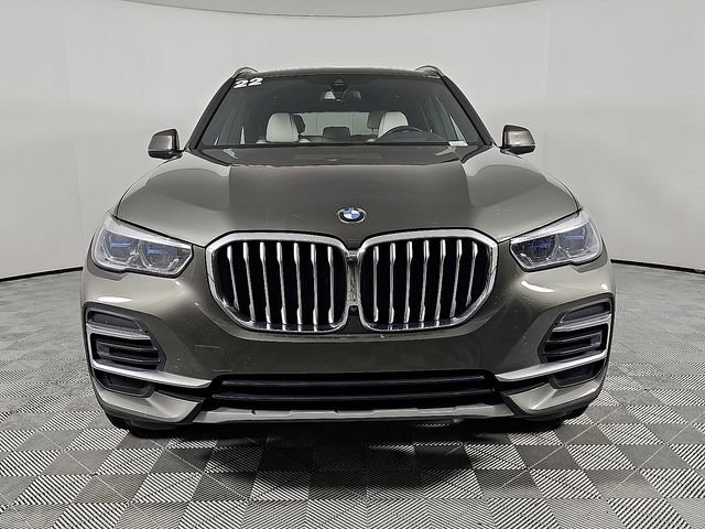 Used 2022 BMW X5 sDrive40i w/ Executive Package image 2