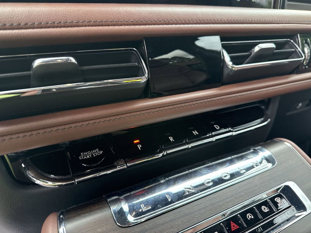 Used 2025 Lincoln Aviator Reserve w/ Equipment Group 201A AWD/4WD image 24