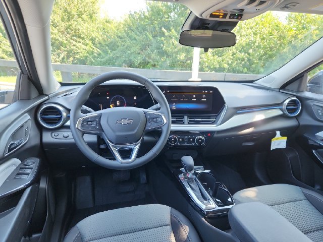 New 2026 Chevrolet Trax LT w/ Sunroof Package FWD image 20