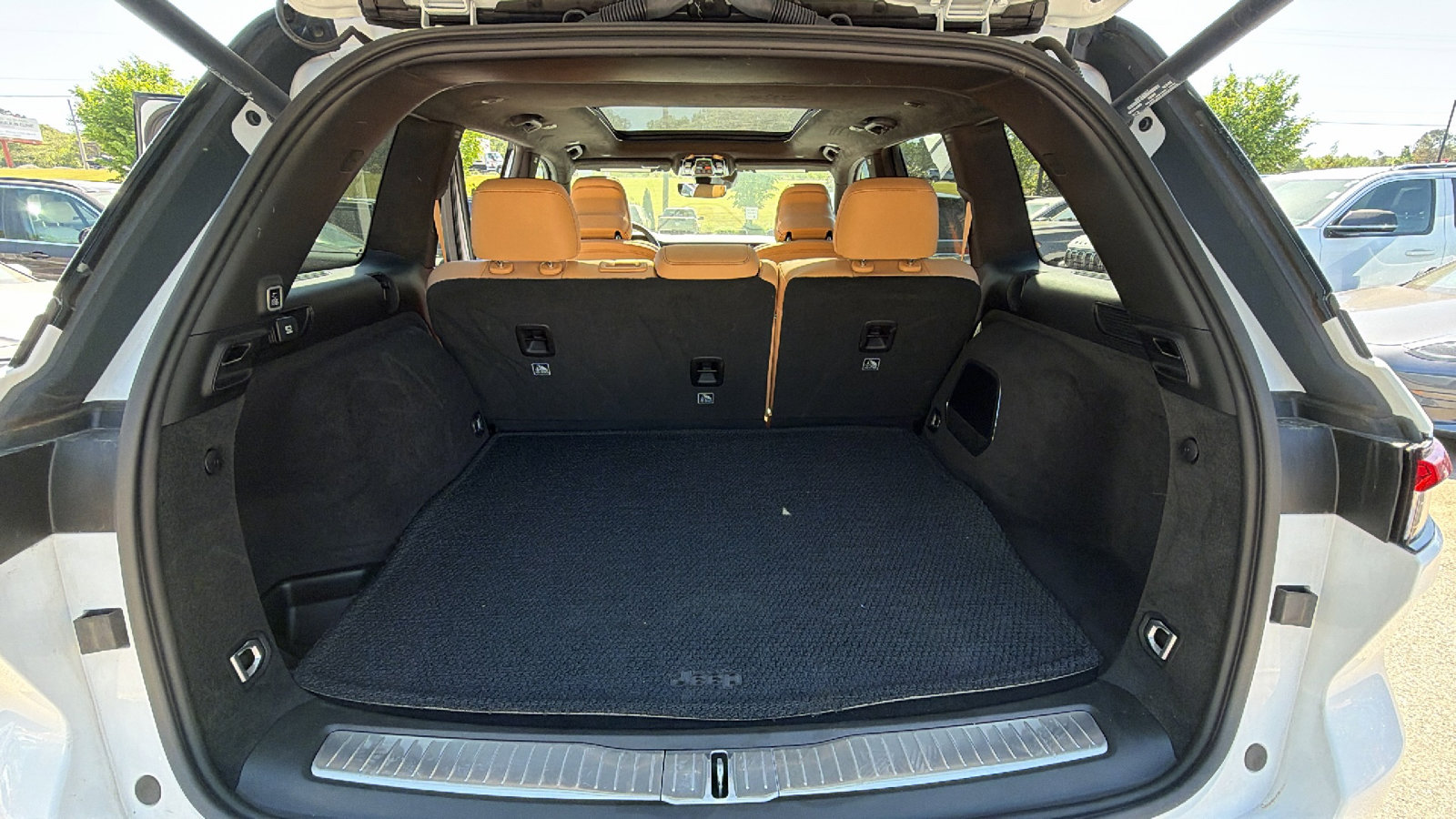 Used 2024 Jeep Grand Cherokee Summit AWD/4WD image 13