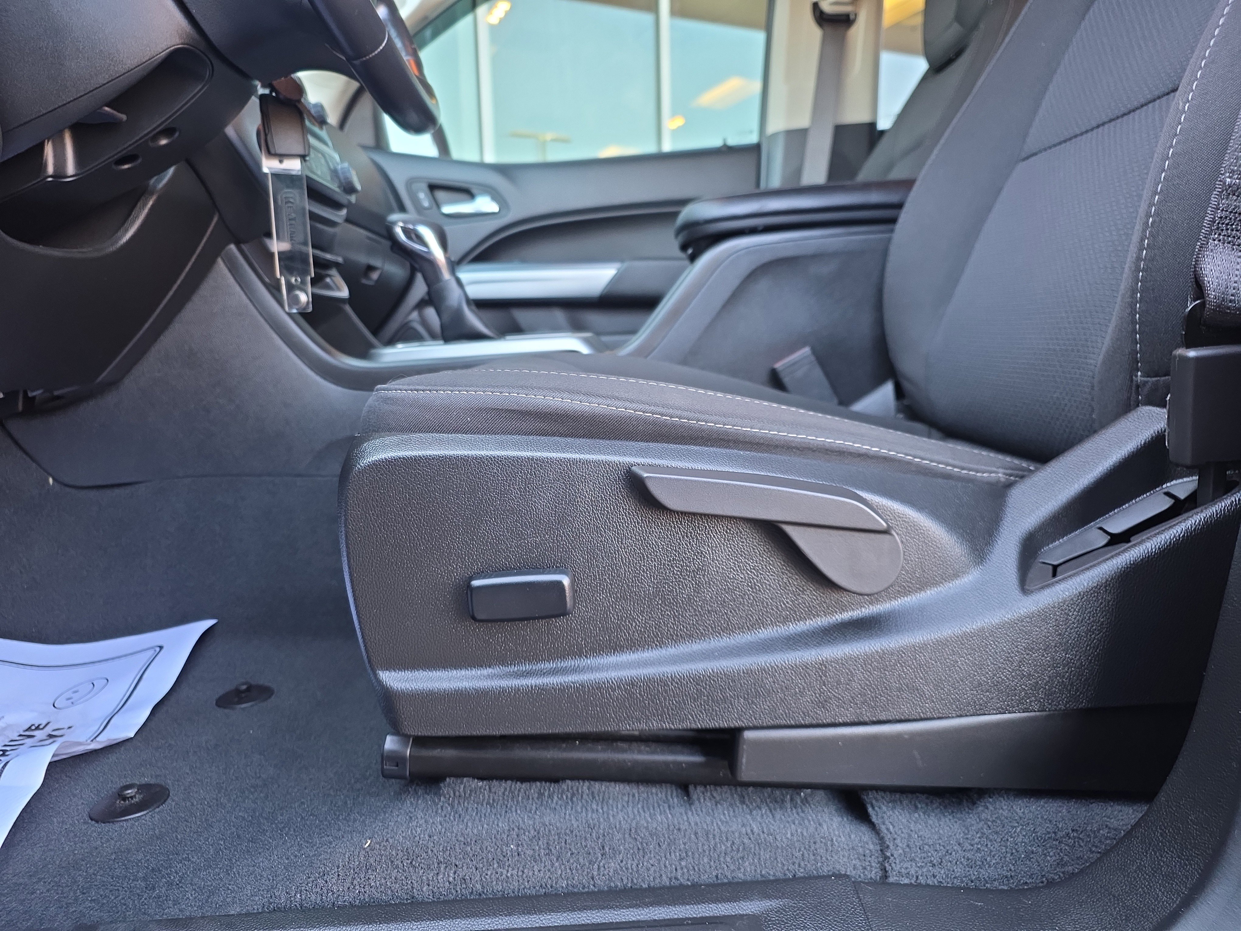 Used 2022 Chevrolet Colorado LT w/ LT Convenience Package image 14