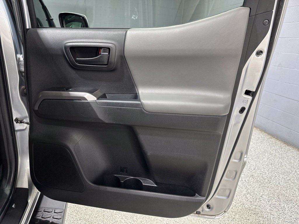 Used 2022 Toyota Tacoma SR5 AWD/4WD image 18