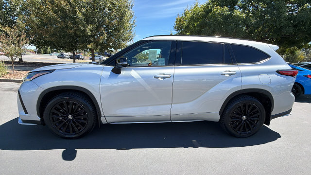 Used 2023 Toyota Highlander XSE AWD/4WD image 7