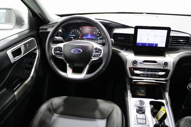 Used 2023 Ford Explorer XLT image 16