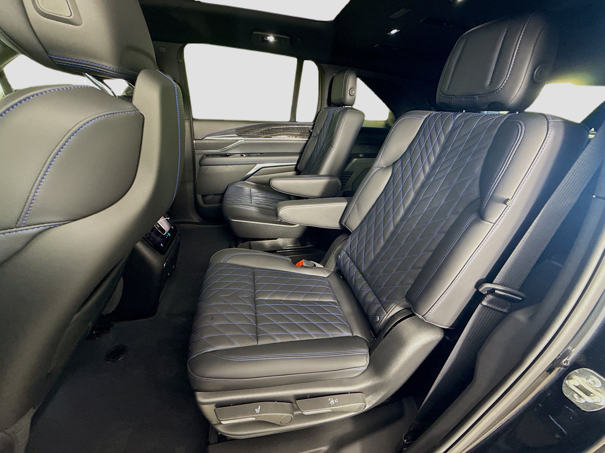 Used 2025 Cadillac Escalade IQ Luxury 1 AWD/4WD image 27