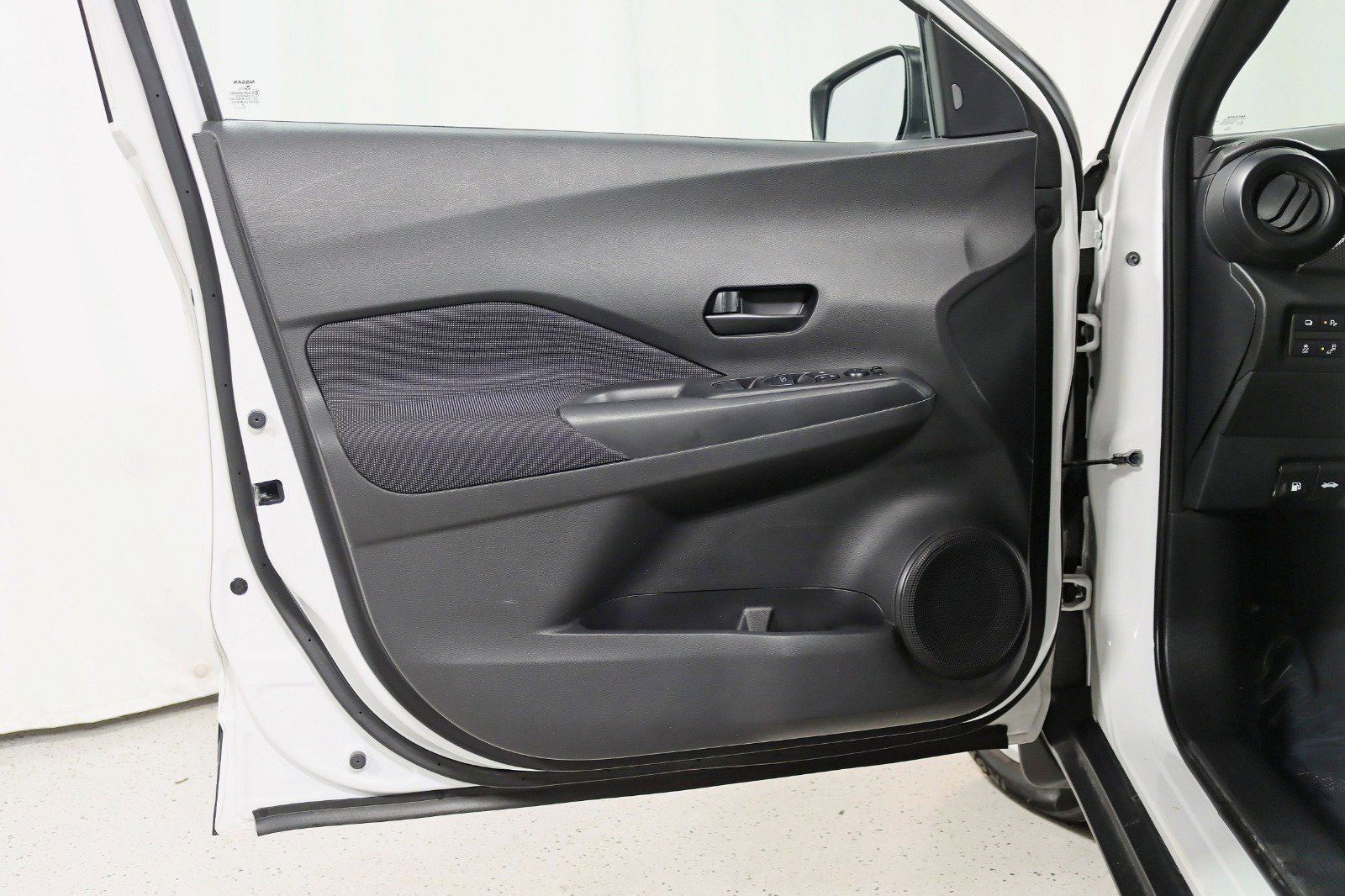 Used 2020 Nissan Kicks S image 28