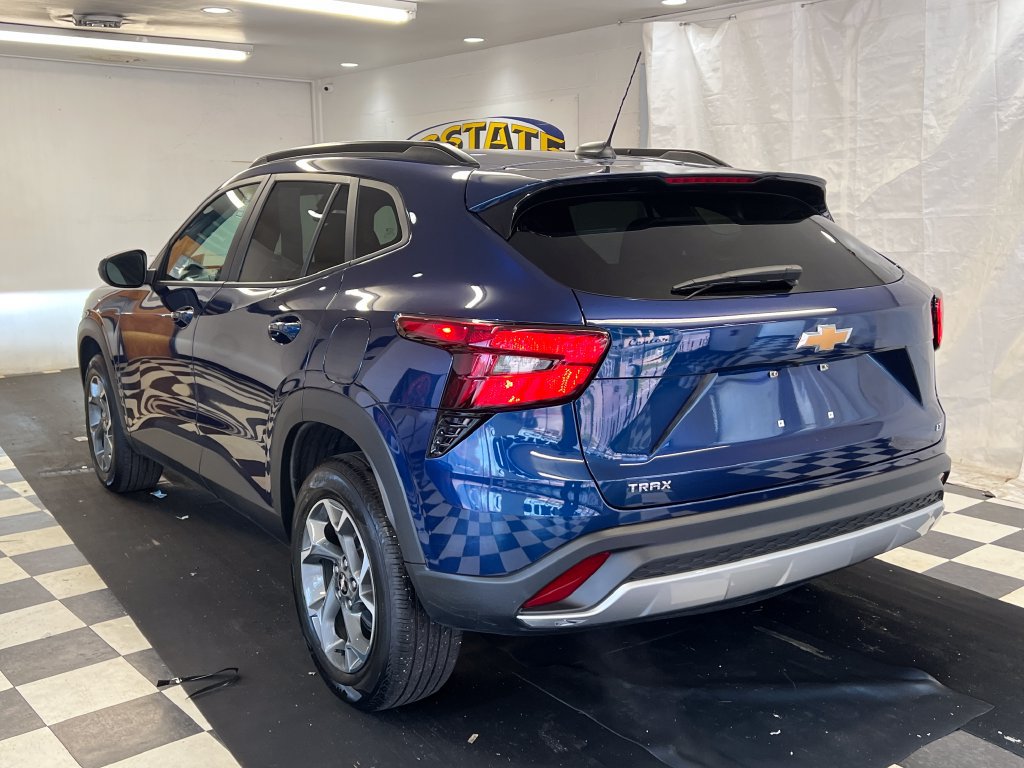 Used 2024 Chevrolet Trax LT FWD image 10