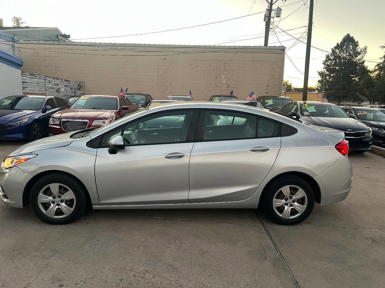 Used 2018 Chevrolet Cruze LS FWD image 18
