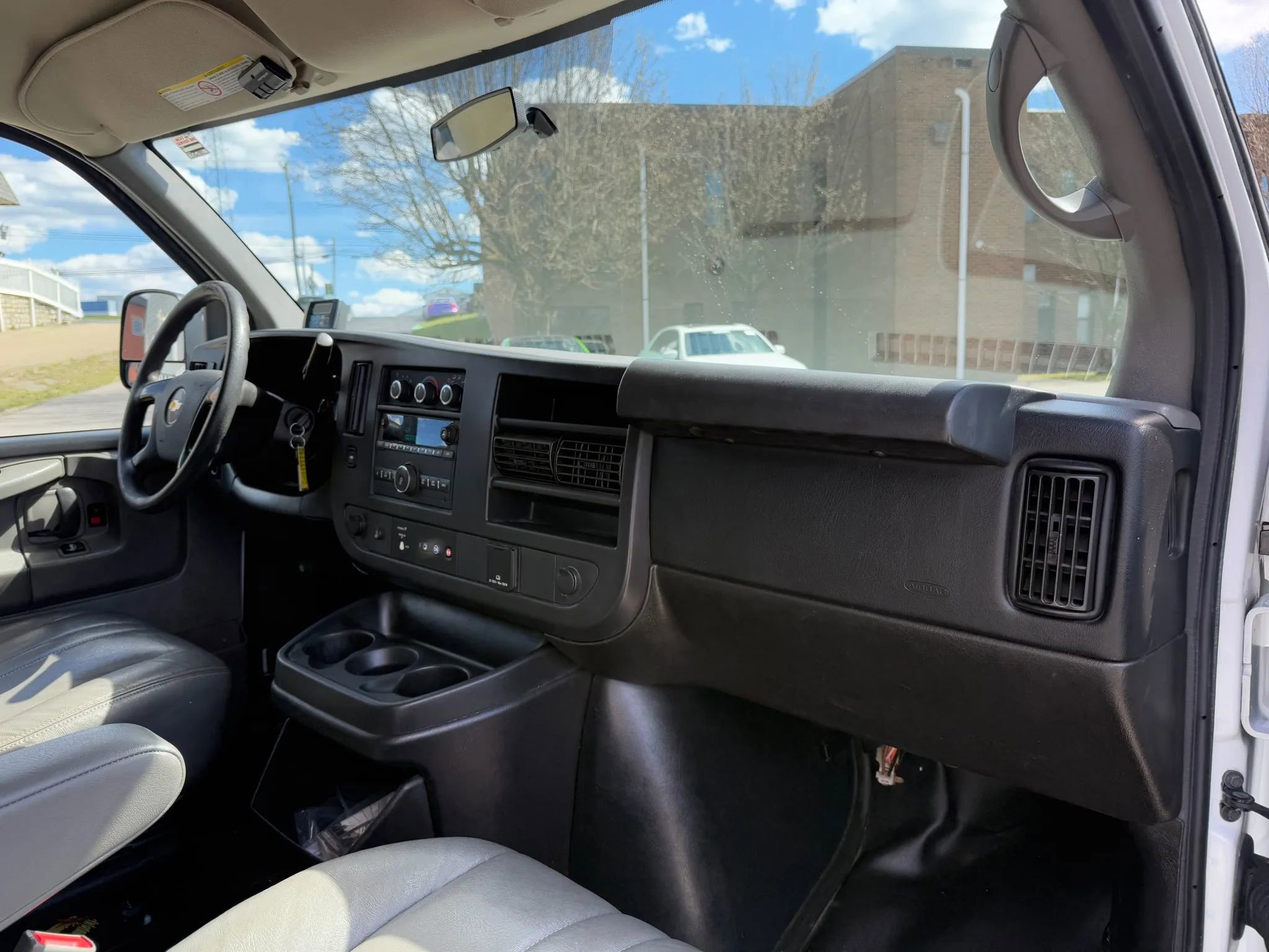 Used 2015 Chevrolet Express 2500 image 19