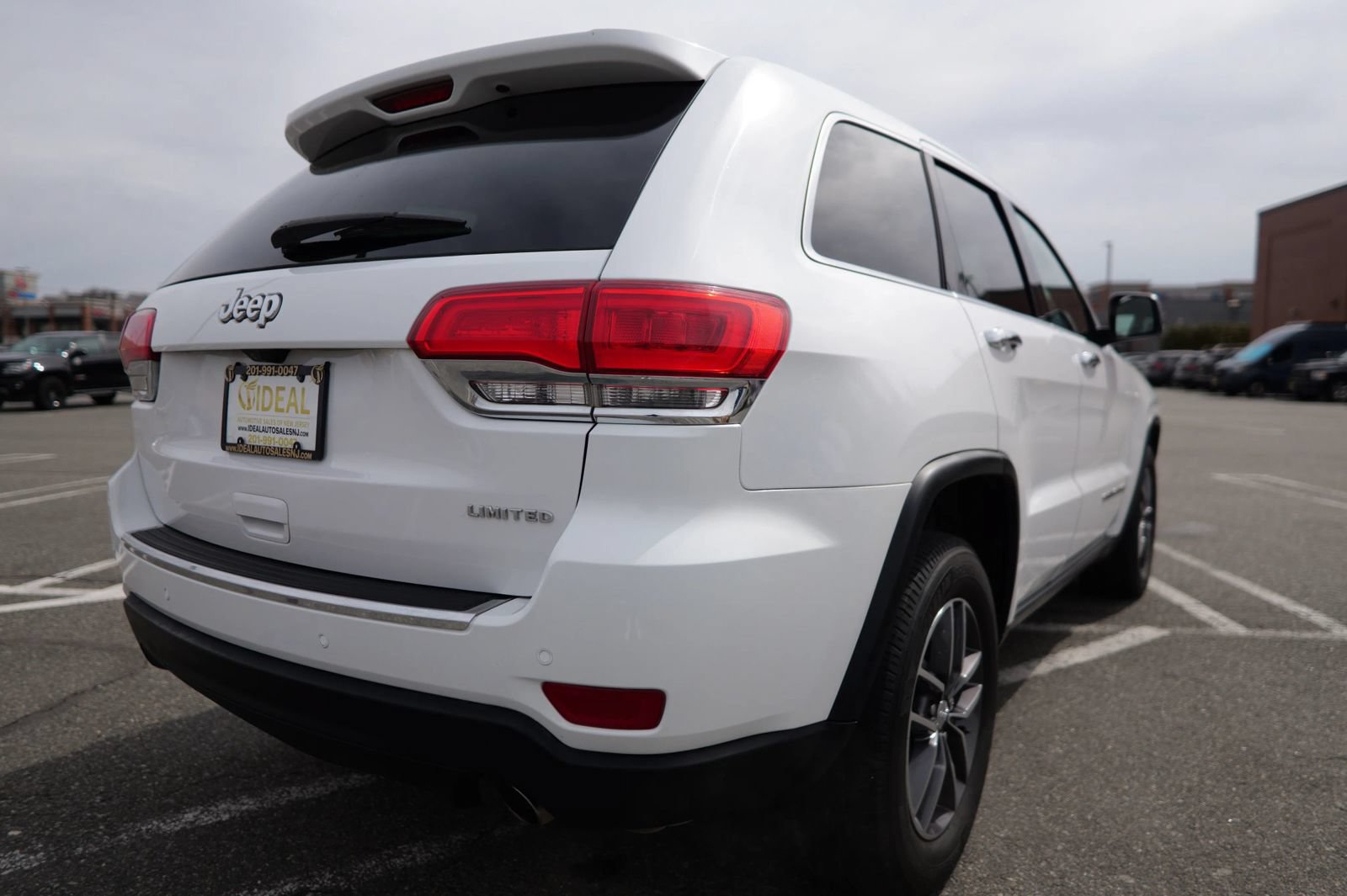Used 2017 Jeep Grand Cherokee Limited w/ Luxury Group II RWD image 9