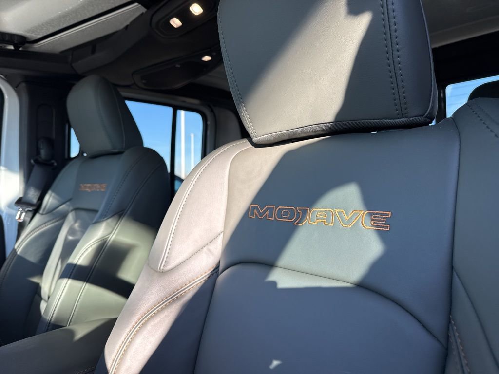 Used 2025 Jeep Gladiator Mojave w/ Convenience Group image 12
