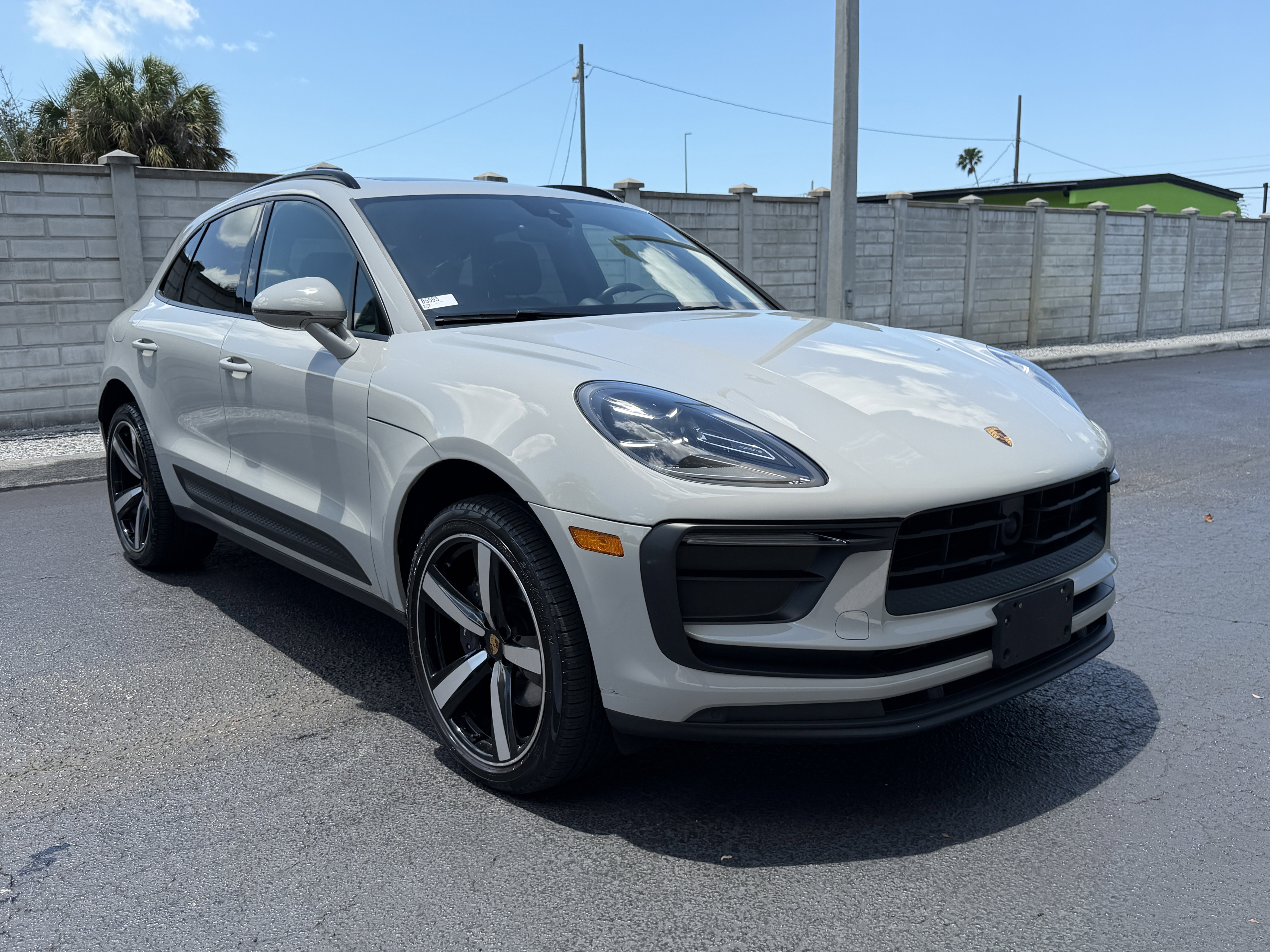 Certified 2024 Porsche Macan AWD/4WD image 8