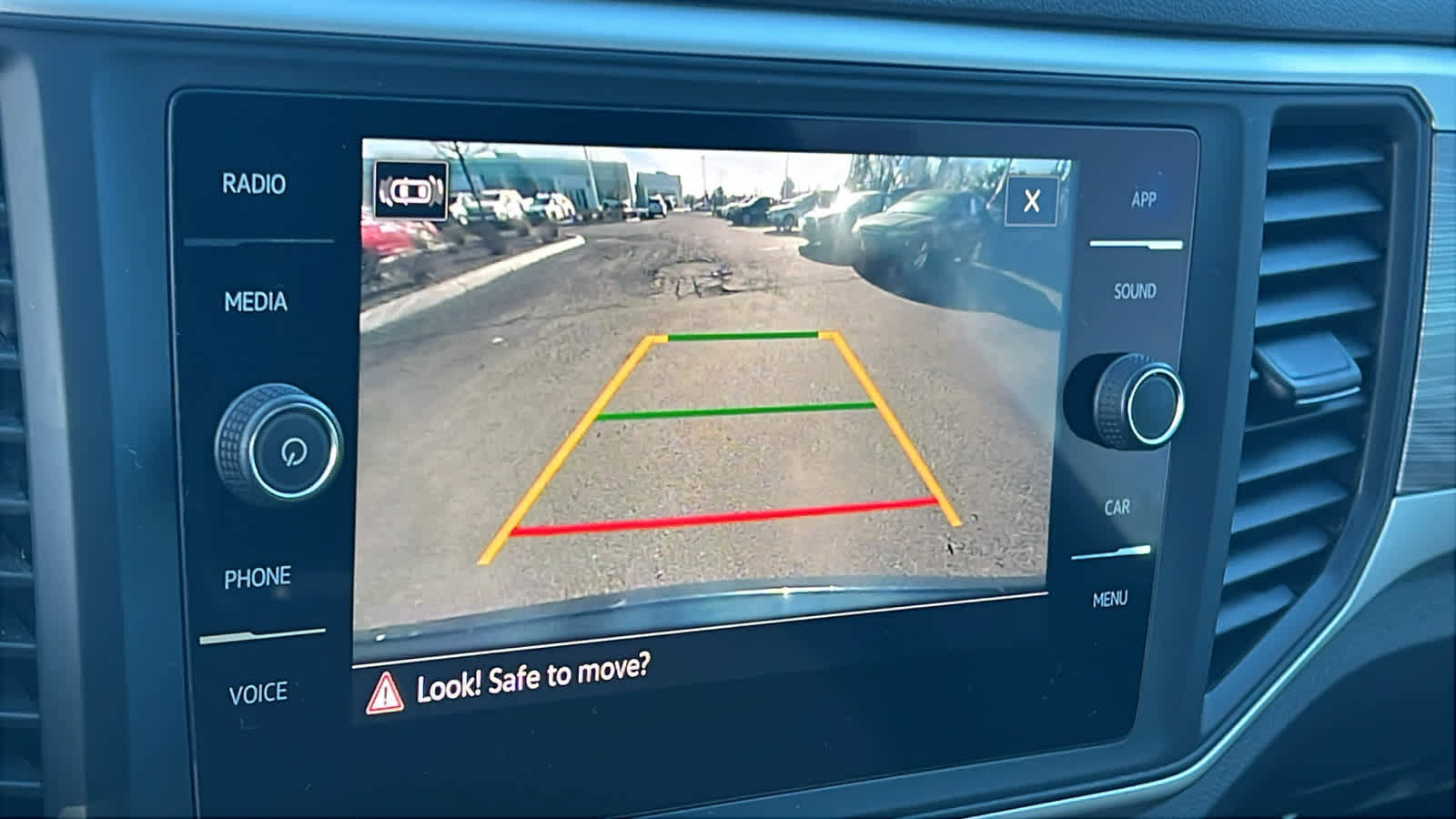 Used 2021 Volkswagen Atlas Cross Sport SE image 16