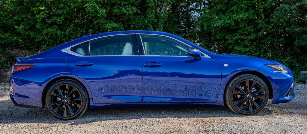 Used 2022 Lexus ES 350 F Sport w/ Accessory Package 2 FWD image 6