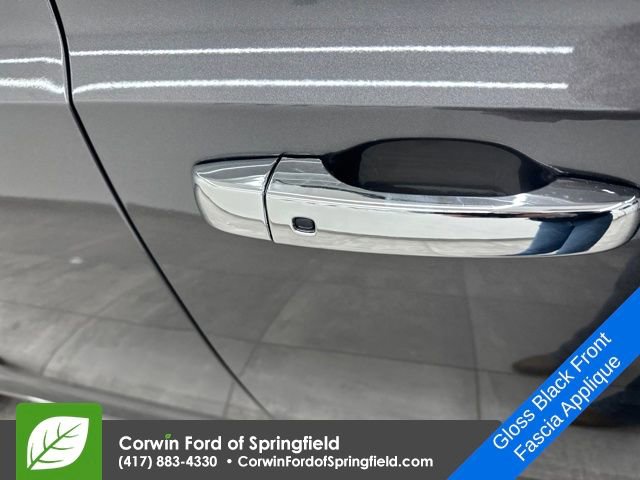 Used 2022 Chrysler 300 Touring w/ Sport Appearance Package image 8