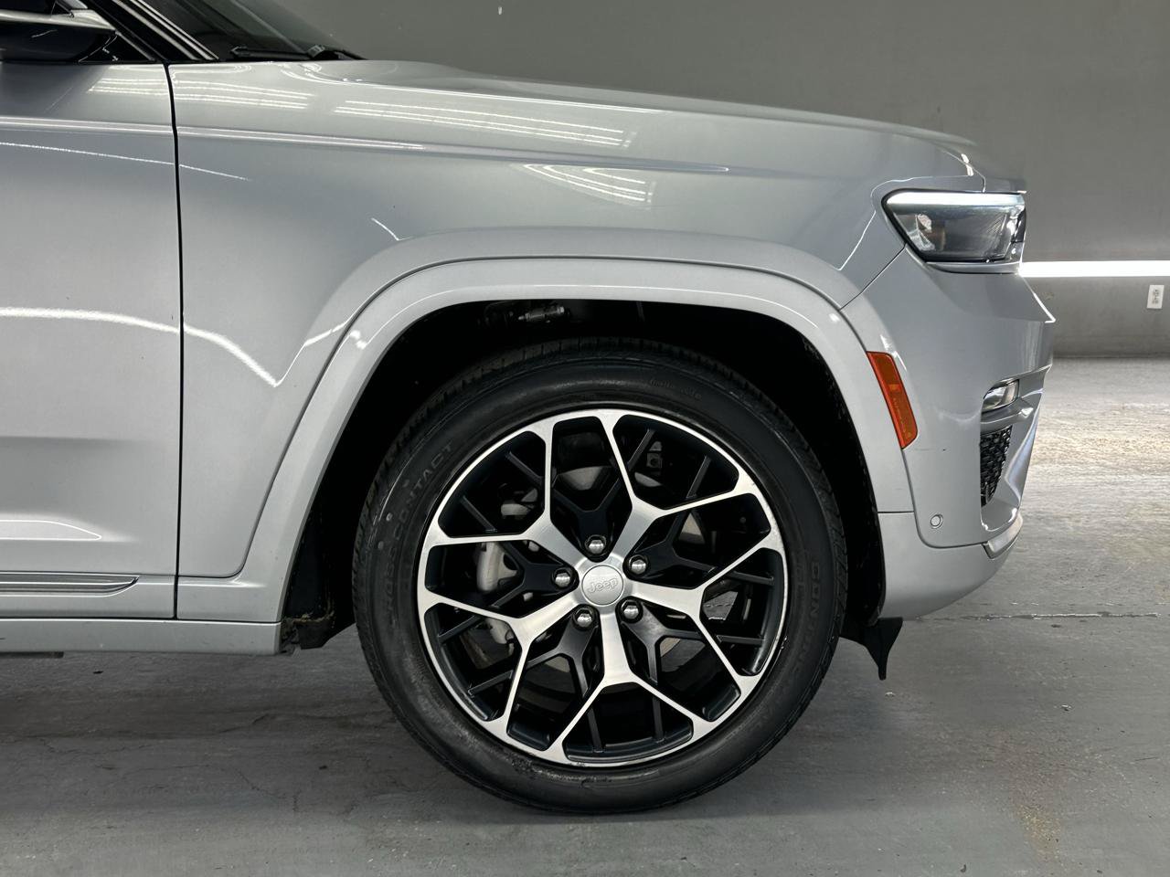 Used 2023 Jeep Grand Cherokee Summit AWD/4WD image 11