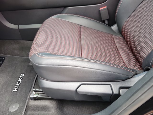 Used 2025 Nissan Kicks SR FWD image 6