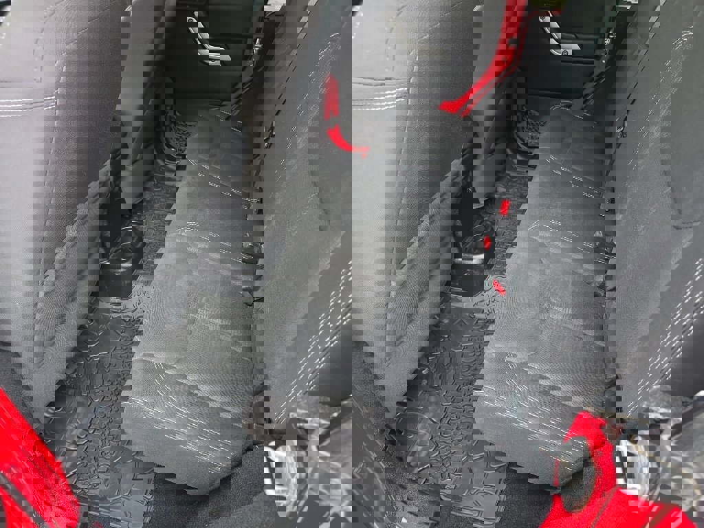 Used 2014 Jeep Wrangler Unlimited Sahara w/ Connectivity Group image 15