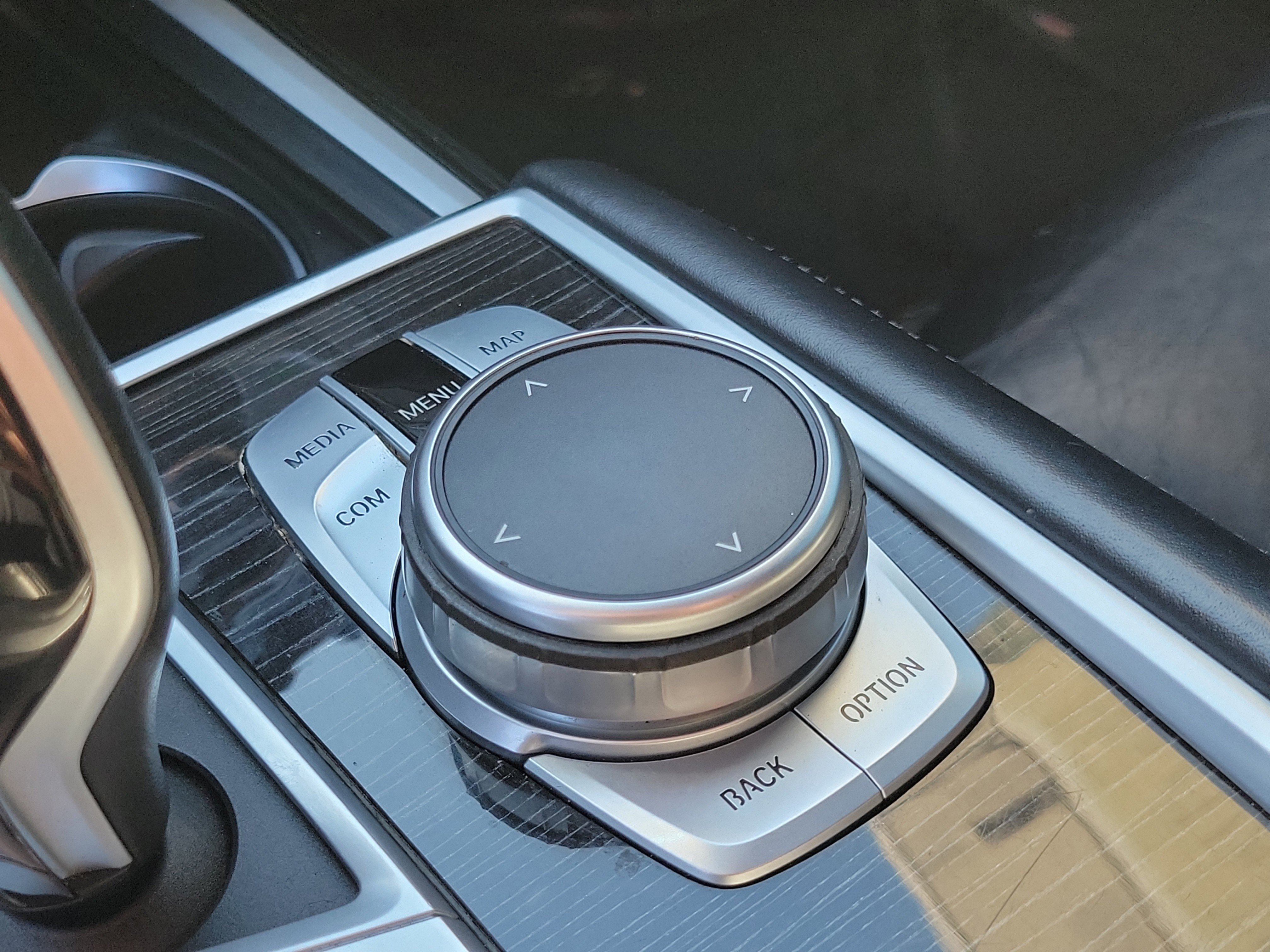 Used 2021 BMW 750i xDrive w/ M Sport Package image 38