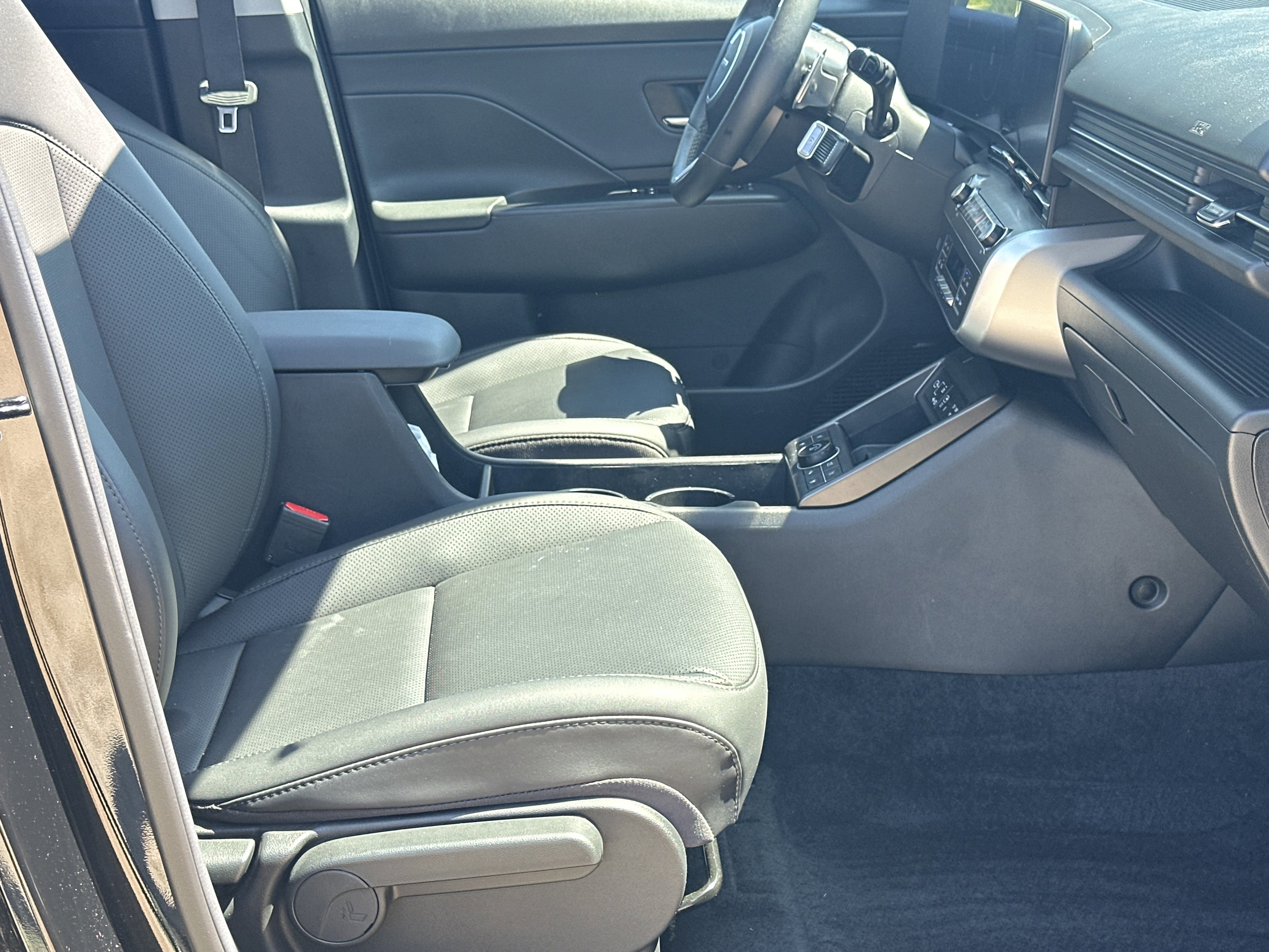 Used 2025 Hyundai Kona Limited image 13