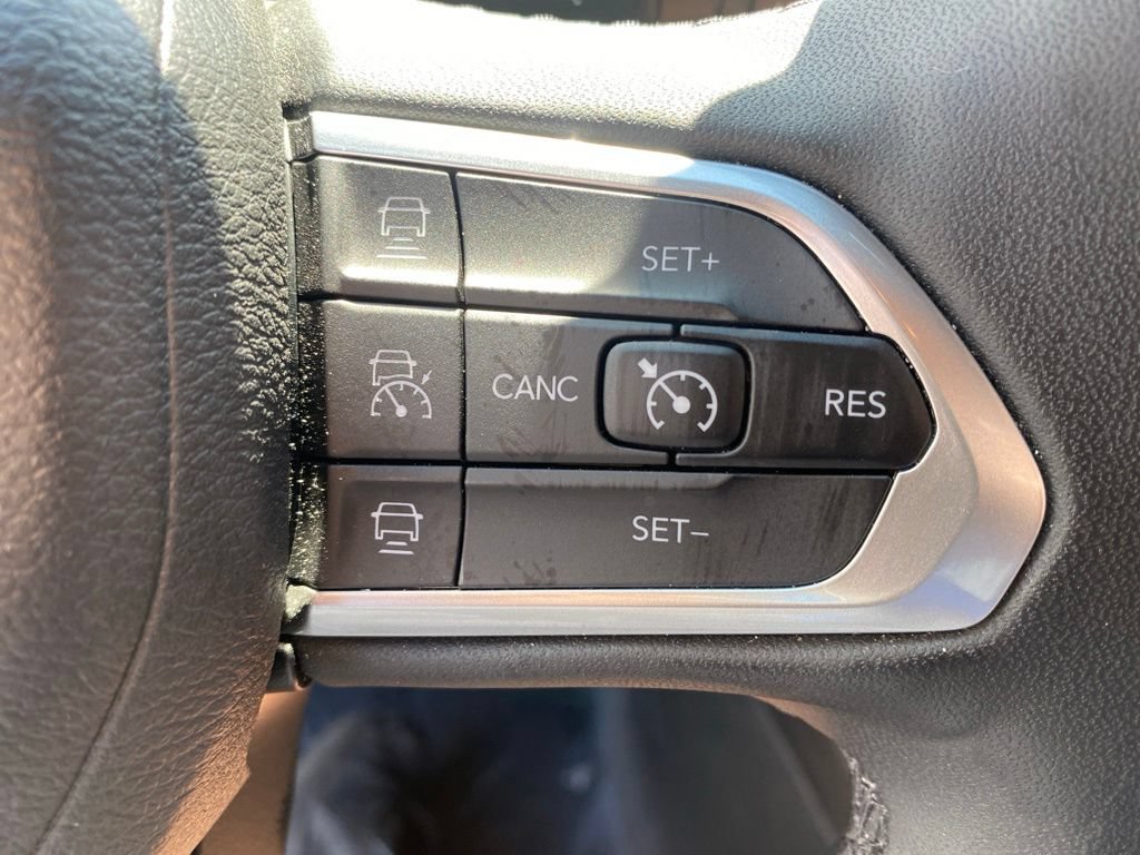 Used 2025 Jeep Compass Limited AWD/4WD image 26