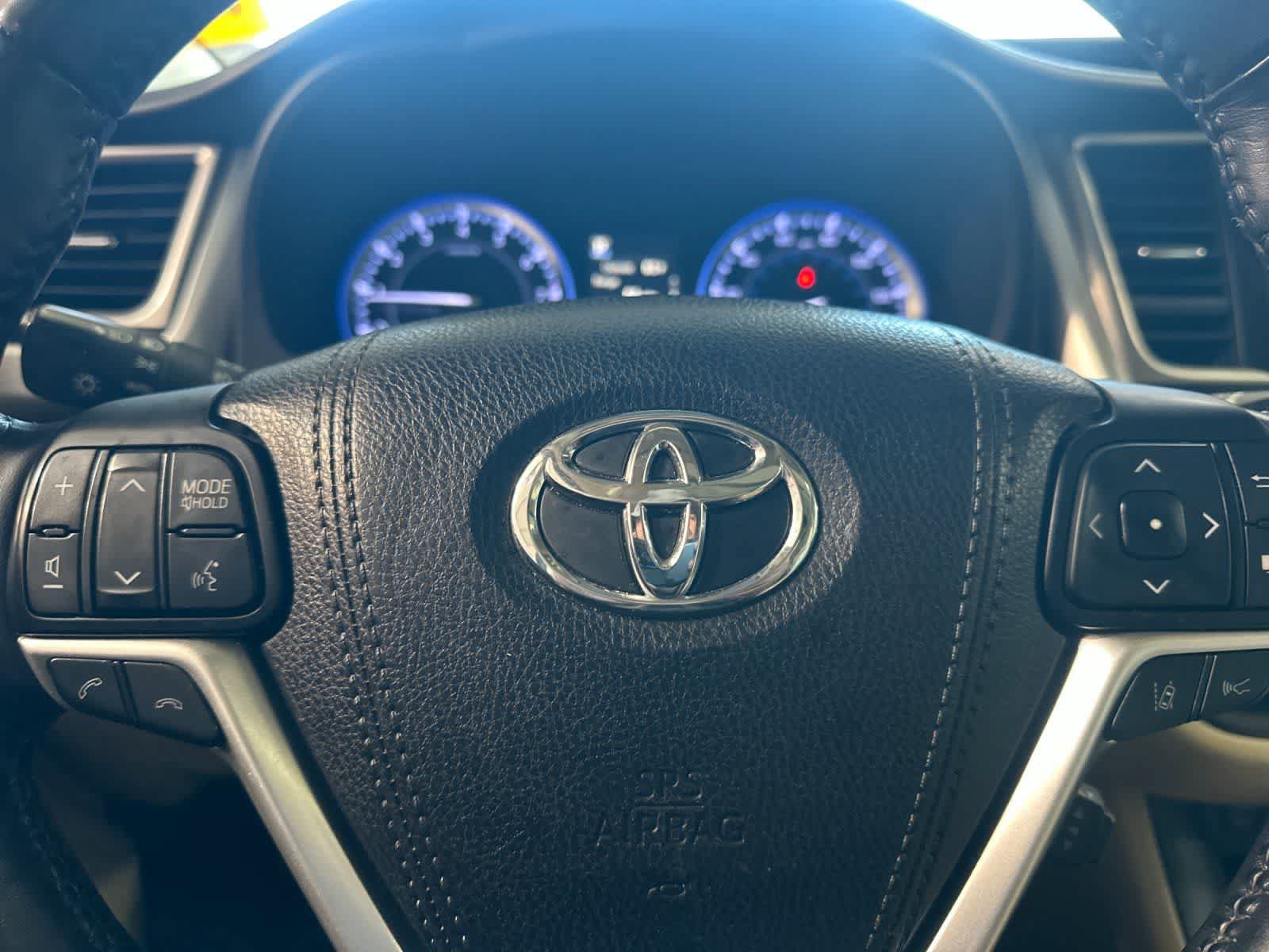 Used 2018 Toyota Highlander Limited Platinum AWD/4WD image 25