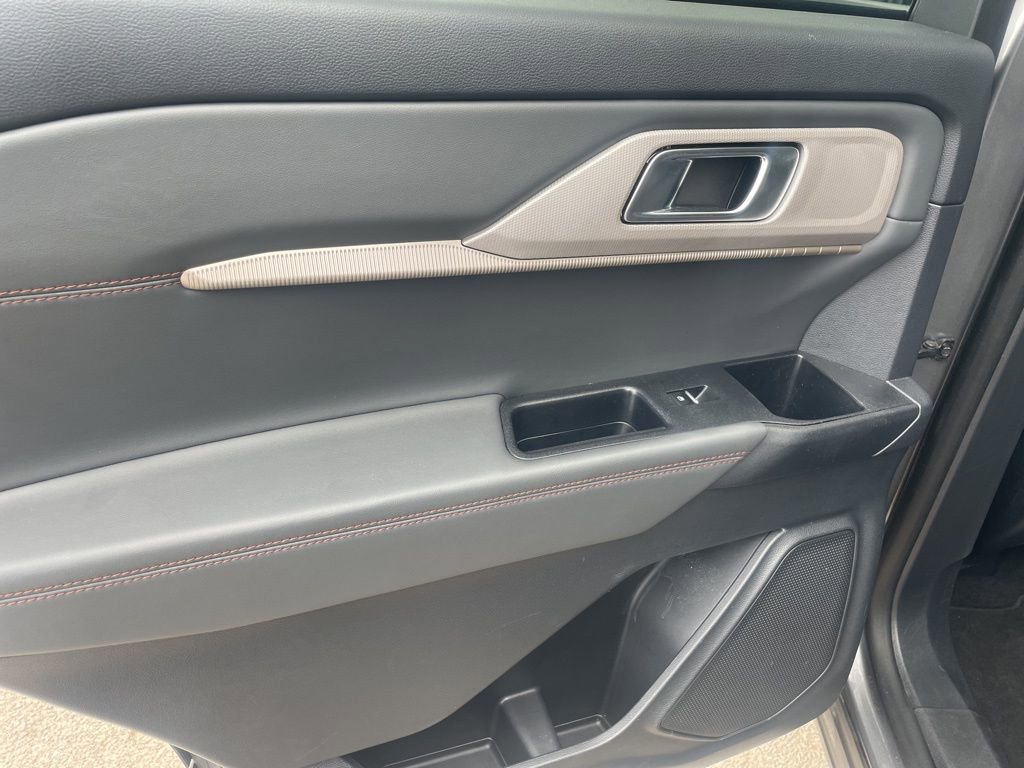Used 2025 Ford Explorer Active image 28