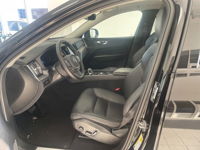 Certified 2025 Volvo XC60 B5 Core image 7