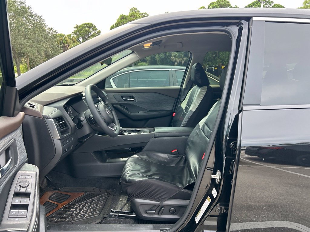 Certified 2023 Nissan Rogue SV FWD image 17