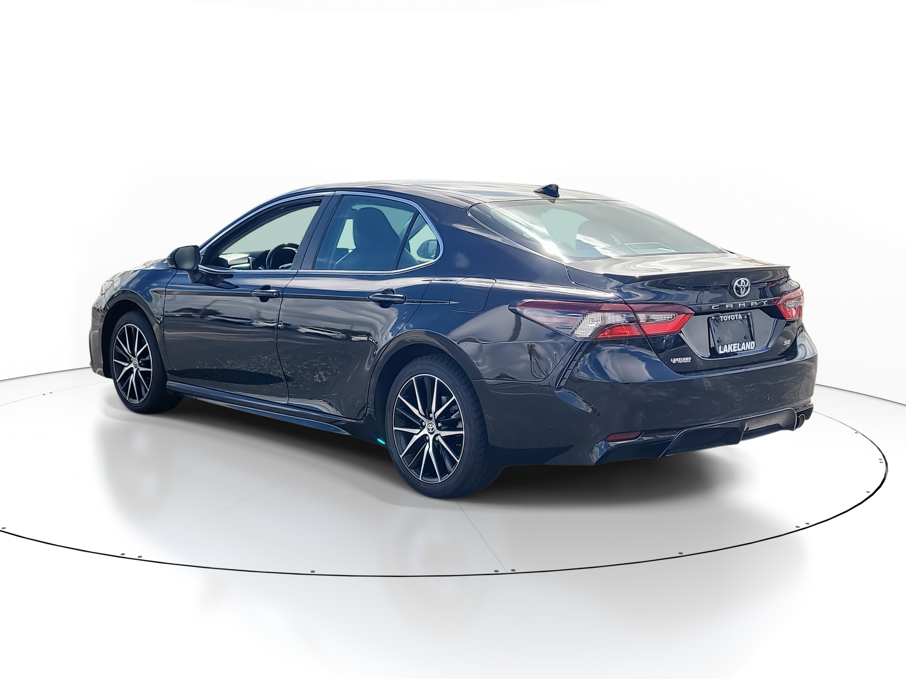 Used 2024 Toyota Camry SE image 5