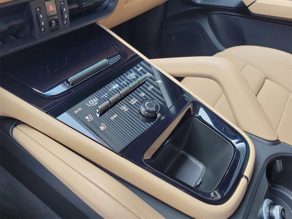 Certified 2025 Porsche Cayenne E-Hybrid image 34