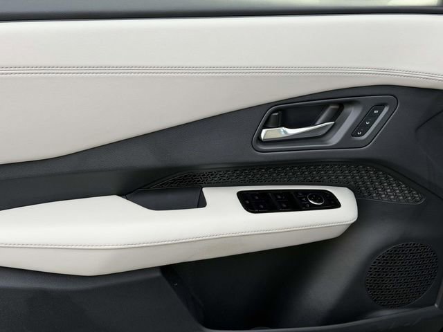 Used 2023 Nissan Ariya AWD image 14