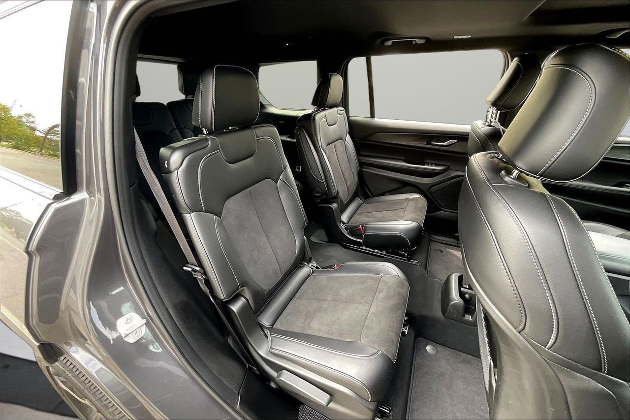 Certified 2025 Jeep Grand Cherokee L Altitude image 25